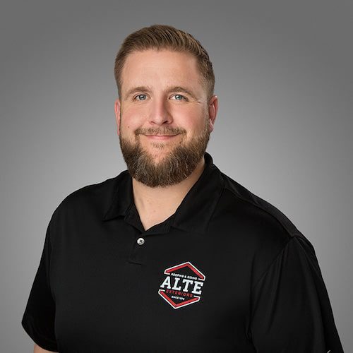 Daniel.Alte-30-min Photo of Daniel Alte wearing Alte shirt