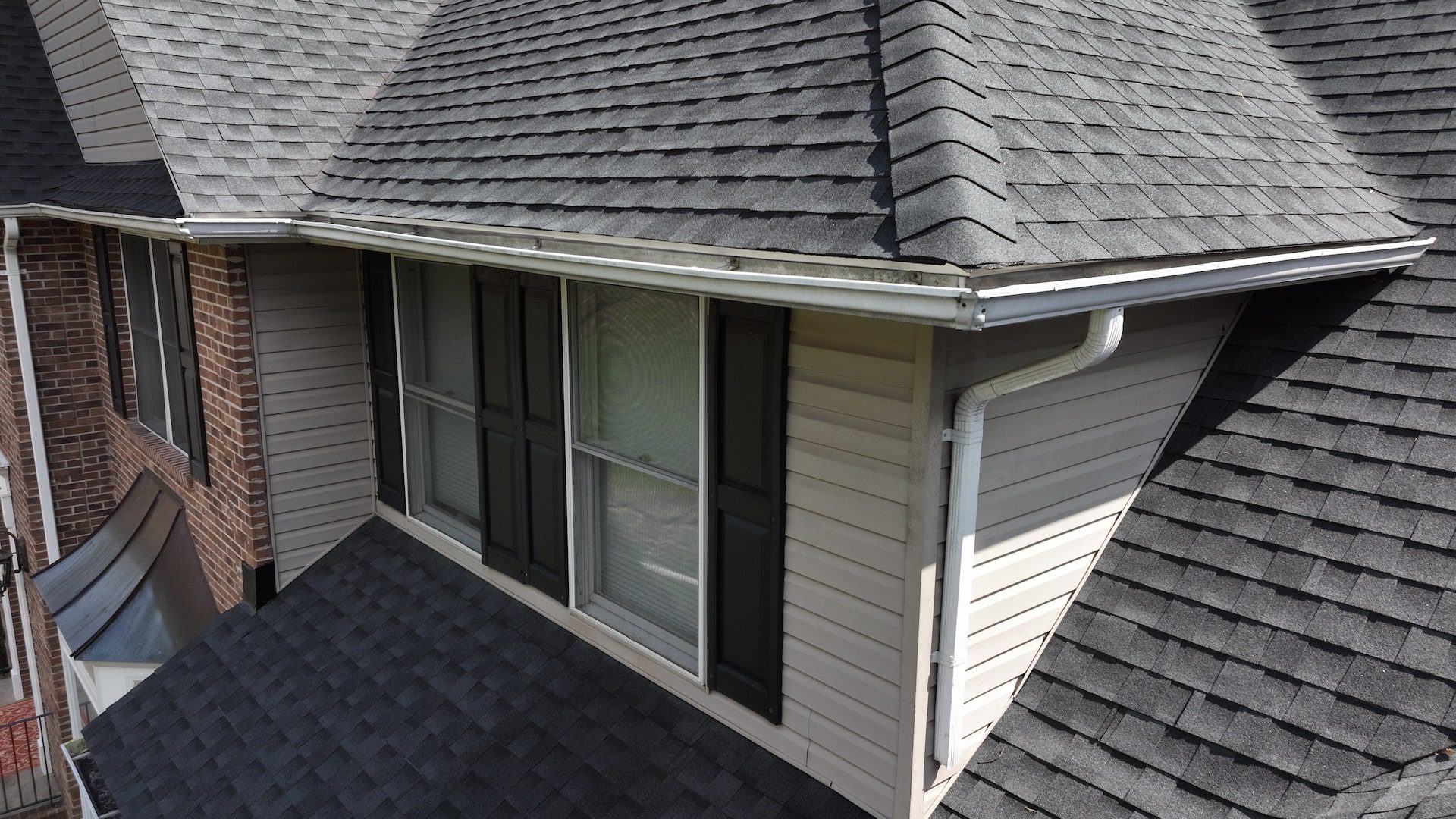 GUTTERS BEFORE -min Image of a home with new seamless gutters installed by Alte Exteriors.